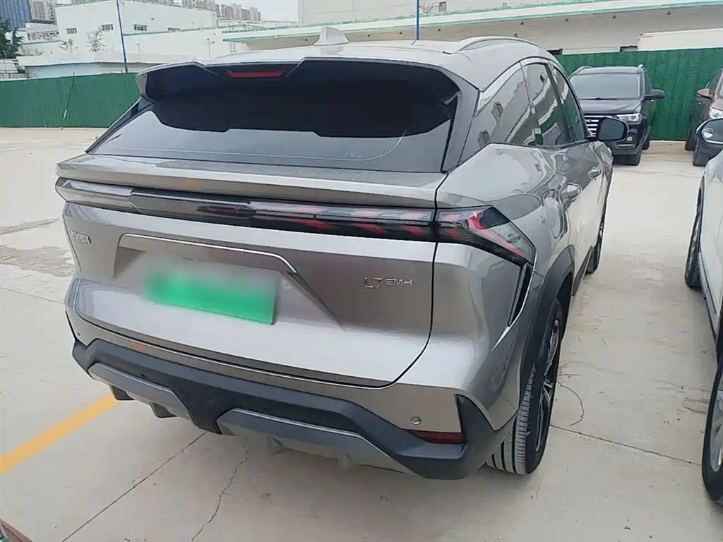 Geely Galaxy Galaxy L7 2025 EM-i 115km Explorer+ Edition фото 7