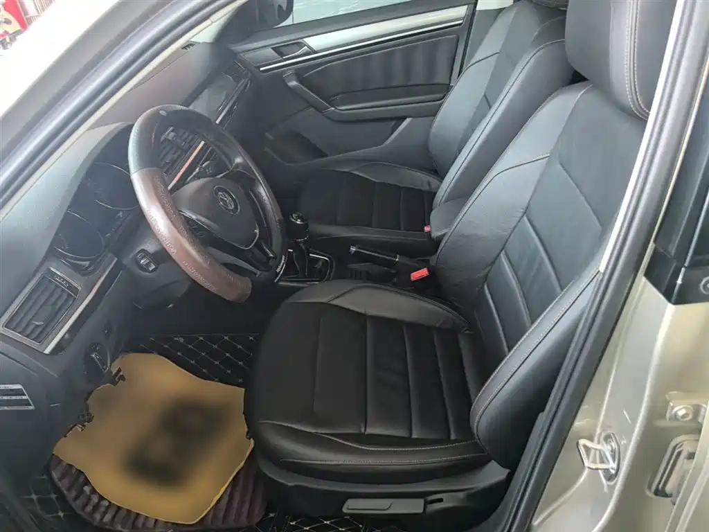 Volkswagen Bora 2016 Model 1.6L Manual Comfort фото 15