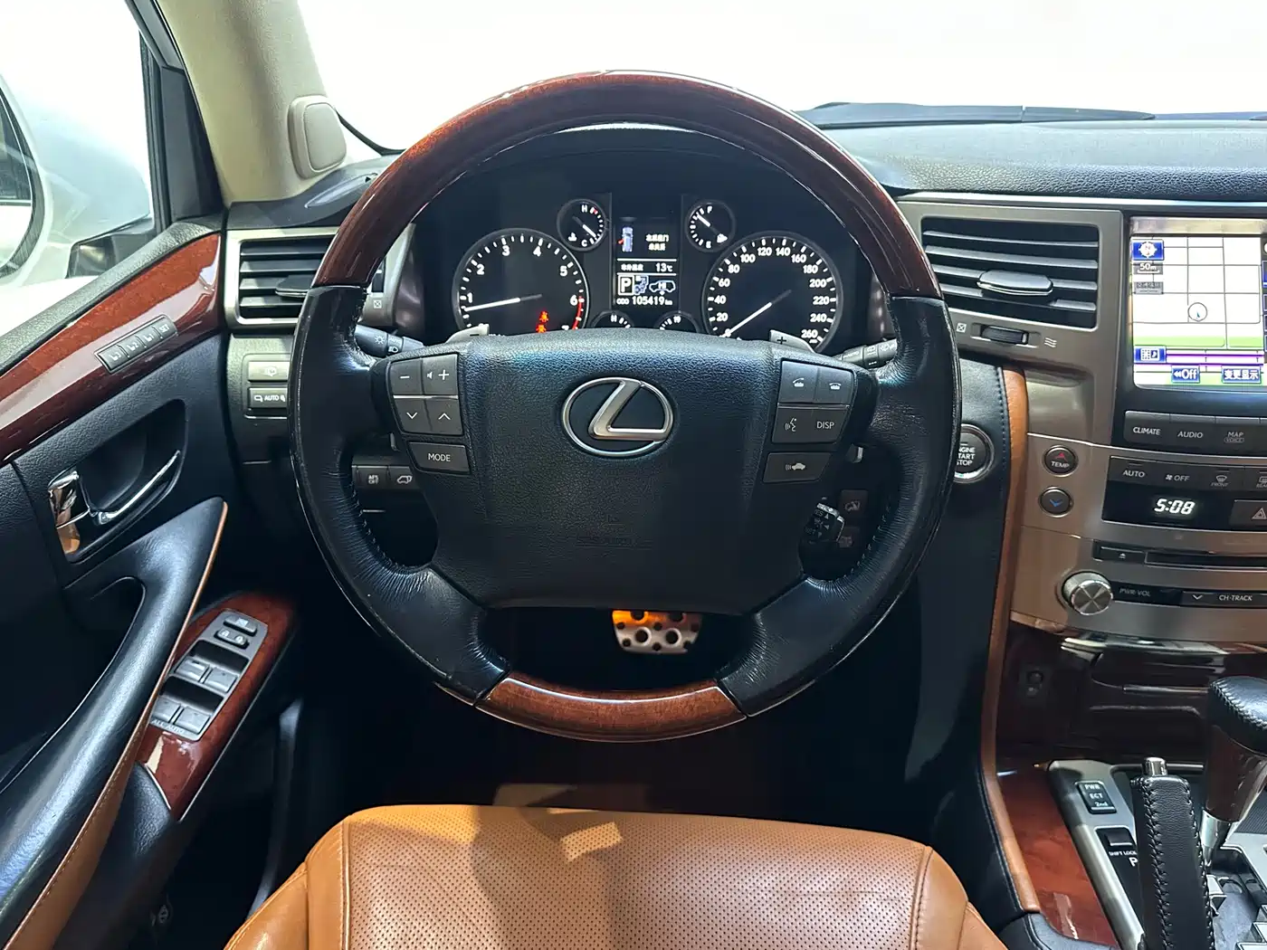 Lexus LX фото 9