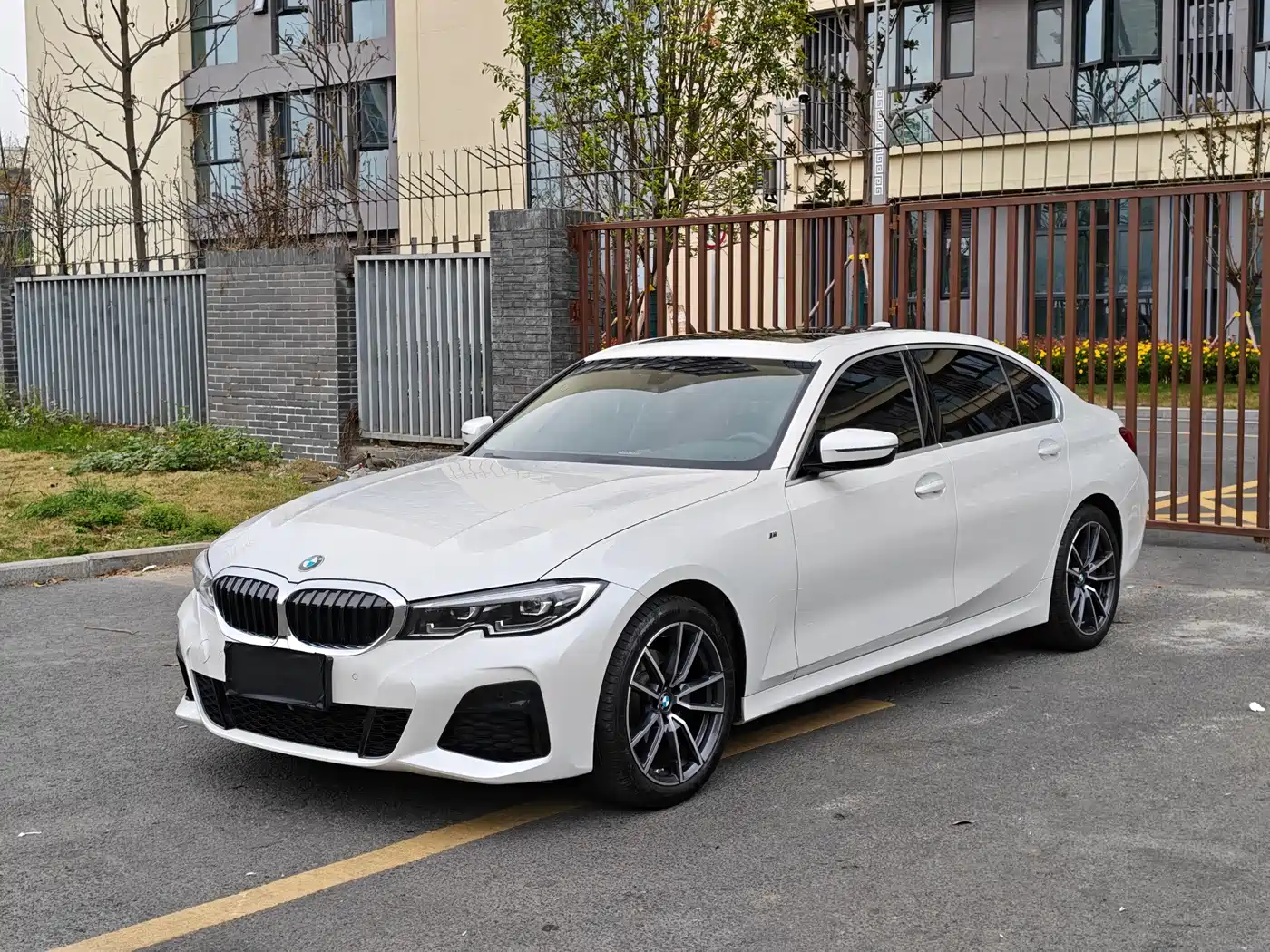 BMW 3 SERIES