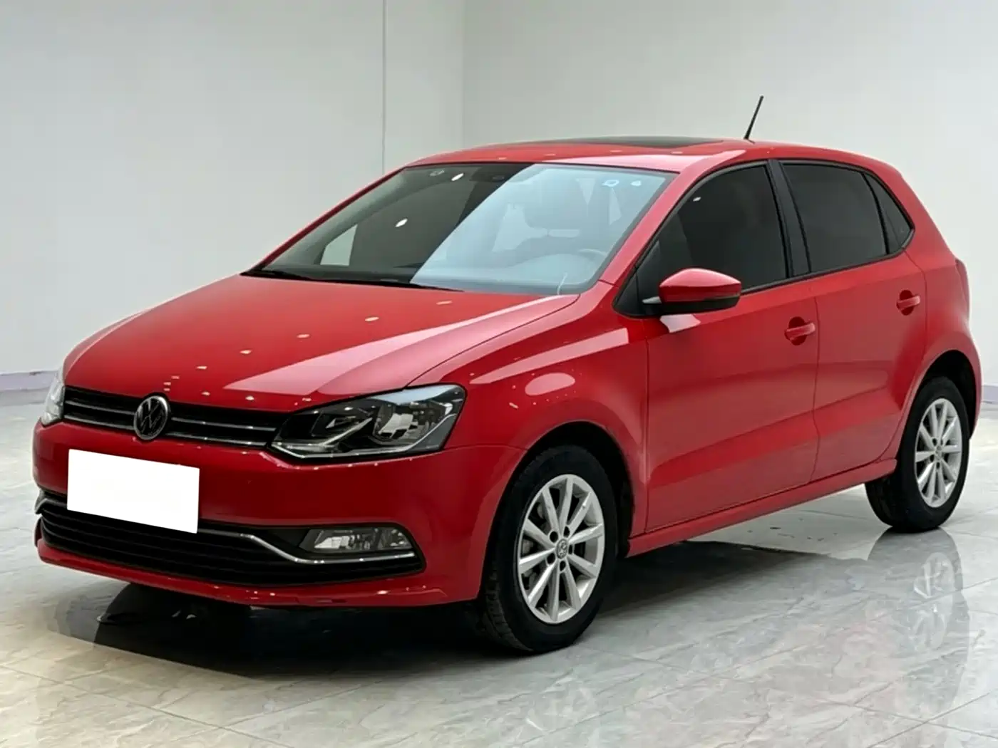 Volkswagen Polo 2018 1.5L Automatic Luxury фото 2