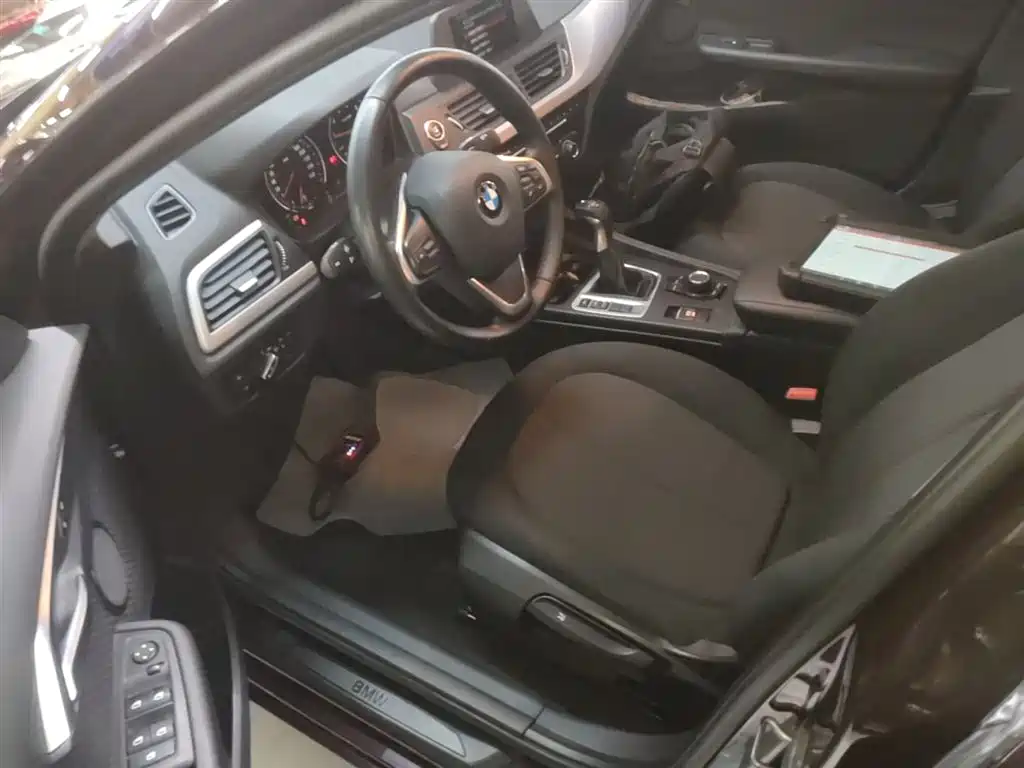 BMW 1 Series 2018 118i Fashion Edition фото 15