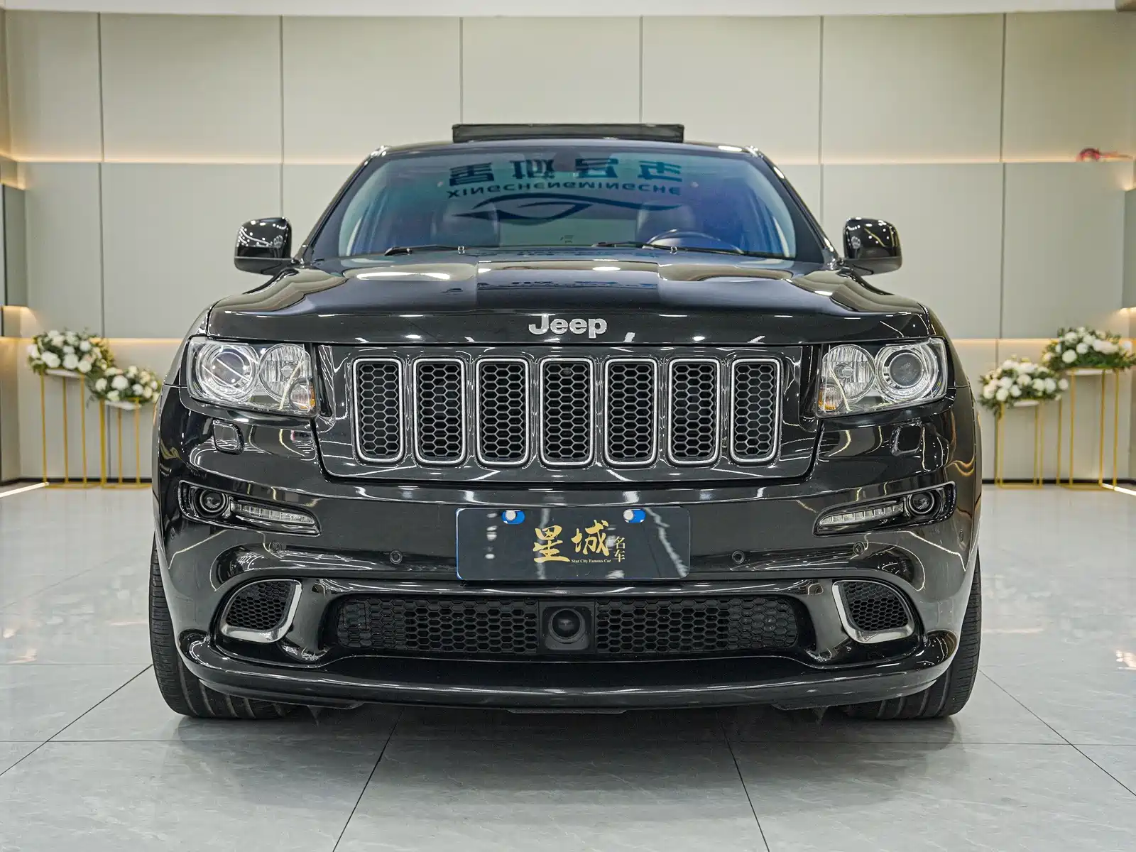 صورة 3 - Jeep Grand Cherokee SRT