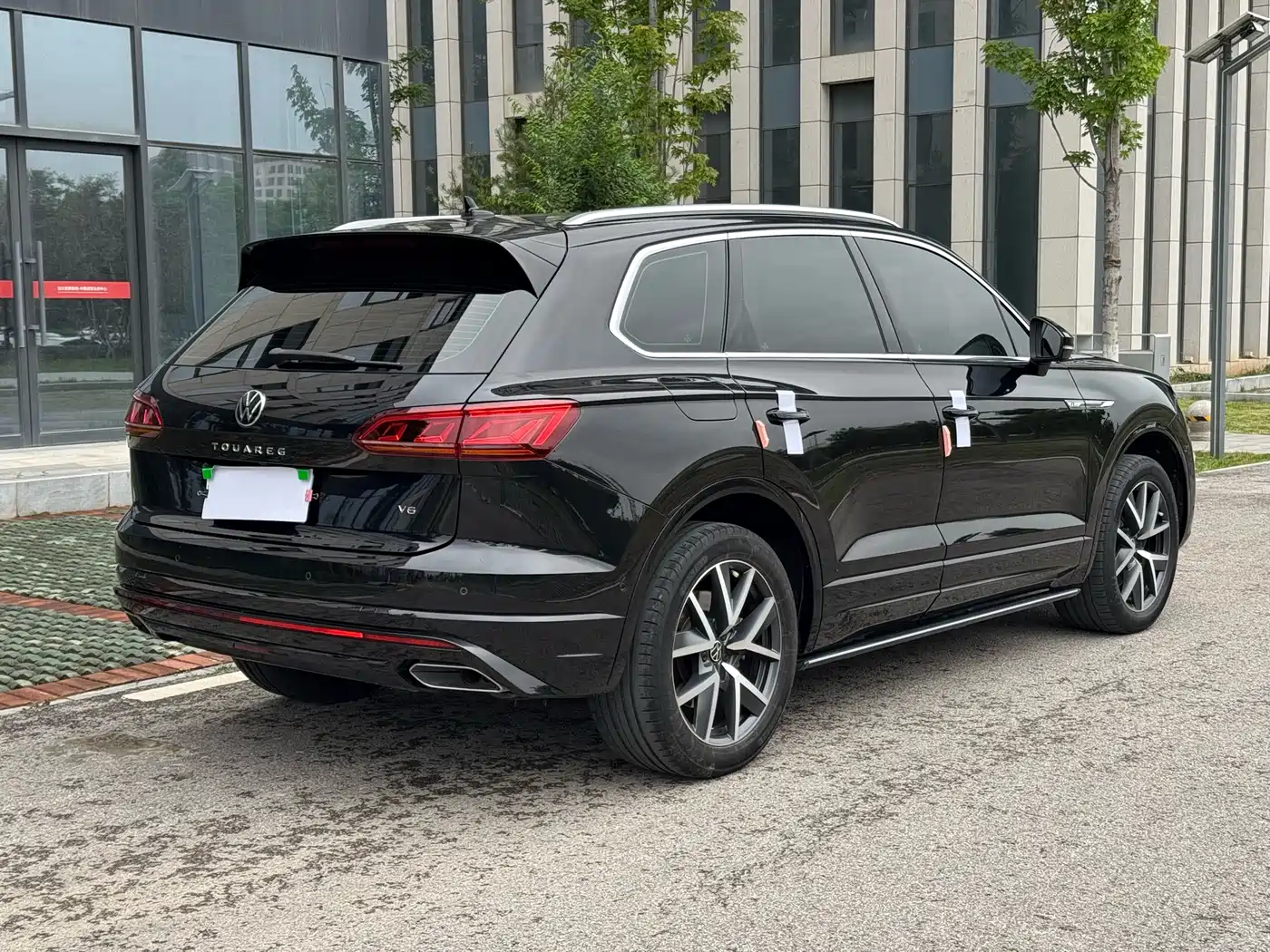 VOLKSWAGEN TOUAREG