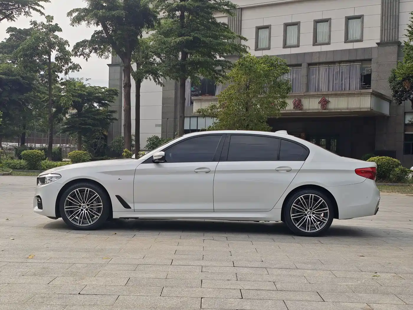 BMW 5 Series 2019 530Li Leading M Sport Package фото 4