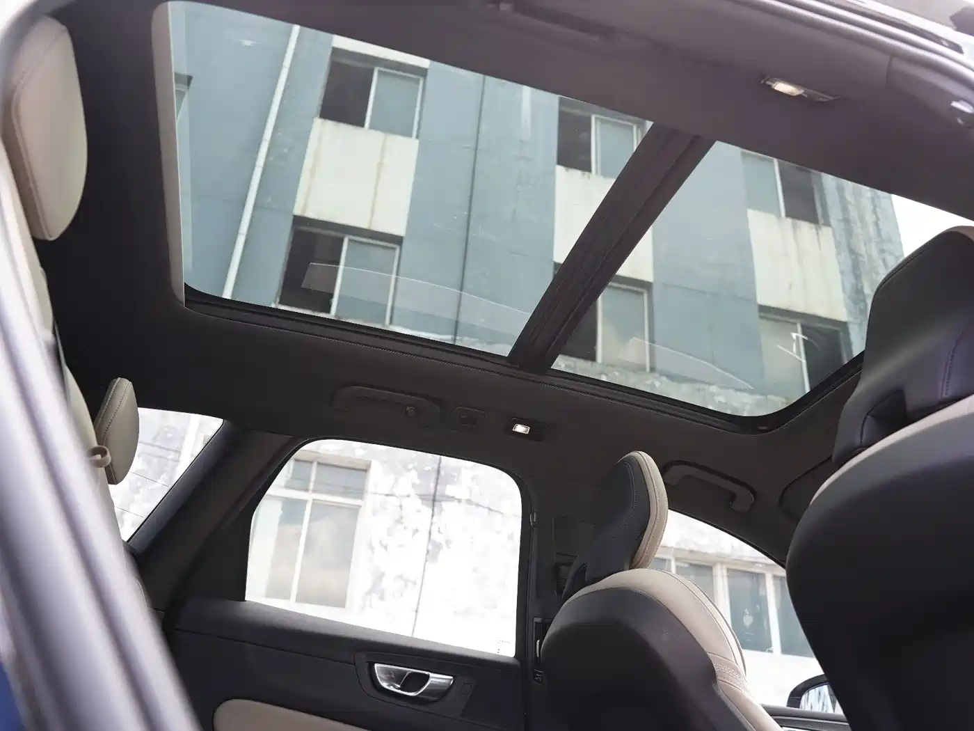 Volvo XC60 2025 2026 Model B5 AWD Smart Elite Luxury