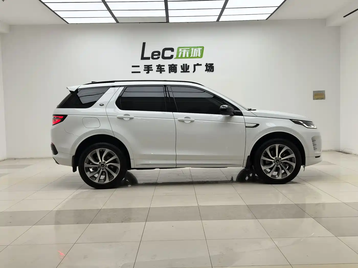 Land Rover Discovery Sport 2024 Performance Technology Edition фото 4