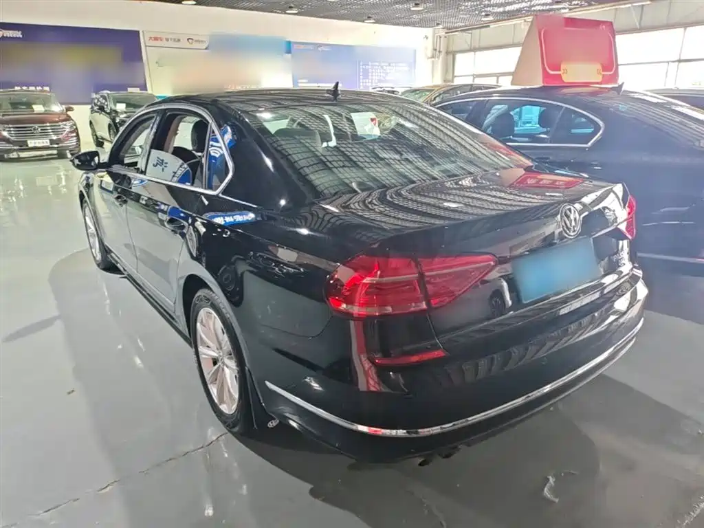Volkswagen Passat 2017 280TSI DSG Prestige фото 5