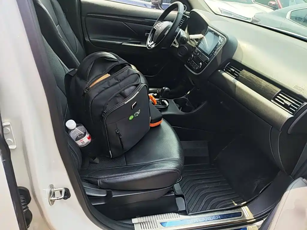 Mitsubishi Outlander 2017 2016 2.4L 4WD Elite Edition 5-seater