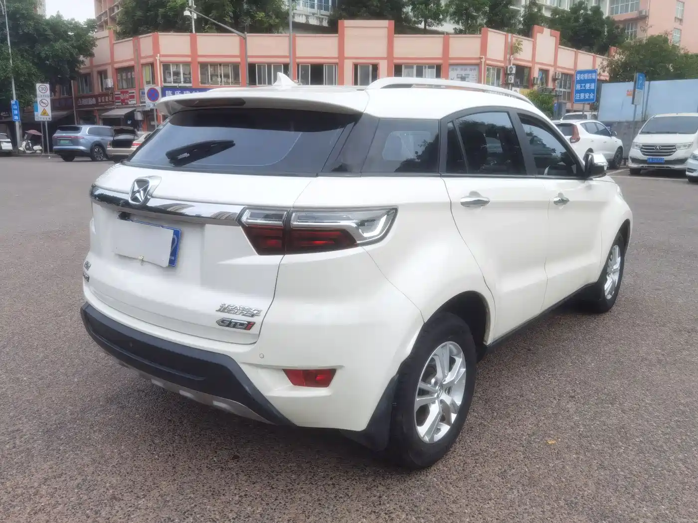 Jiangling Yusheng S330 2017 2016 1.5L GTDi Automatic 2WD Premium Edition