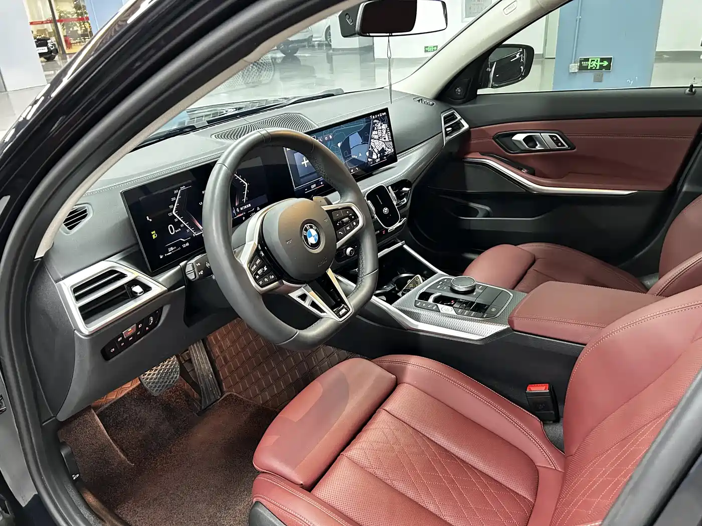 BMW 3 Series 2024 330Li M Sport Shadowline Package фото 19