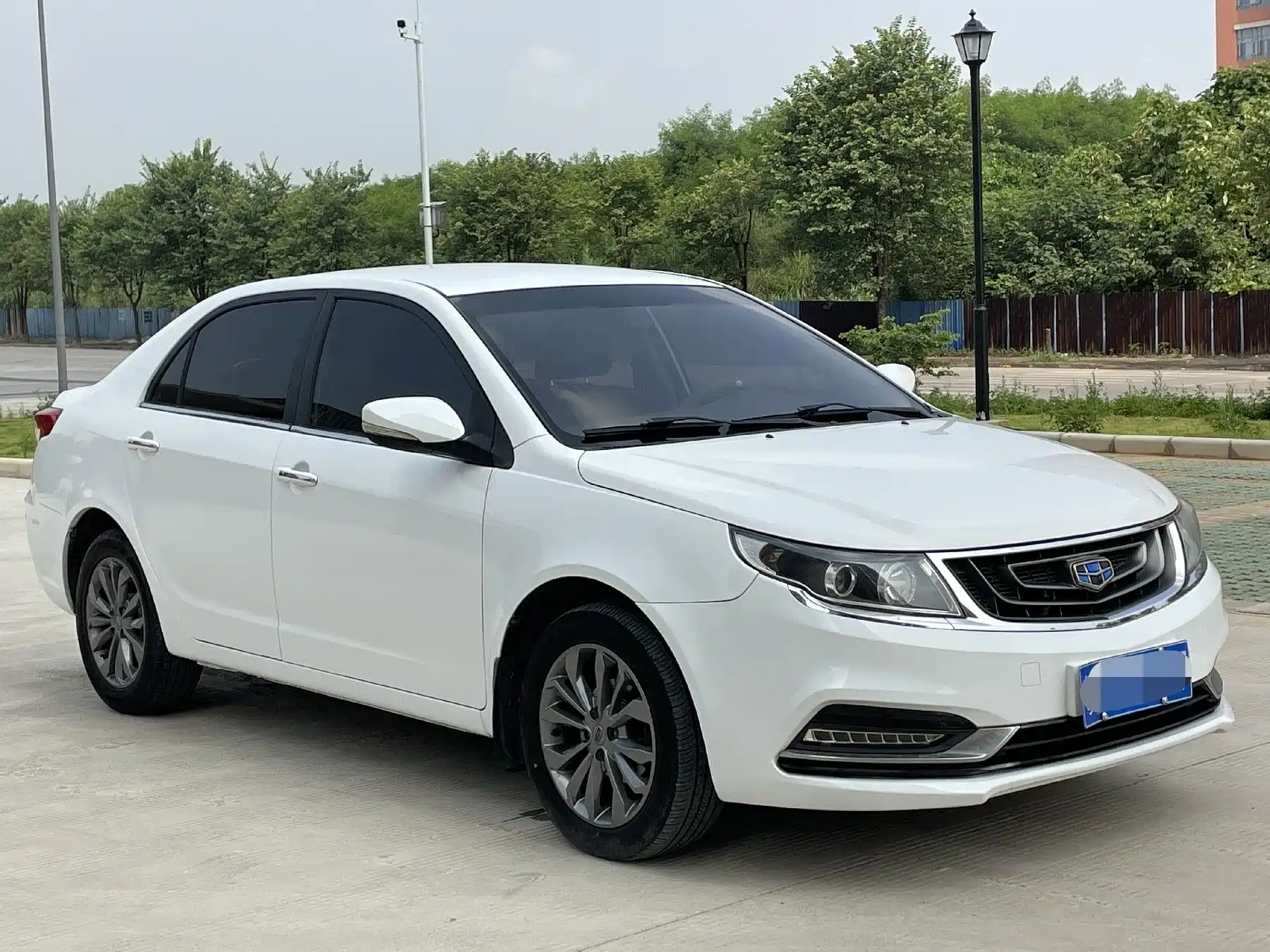 Фото 3 - Geely Vision