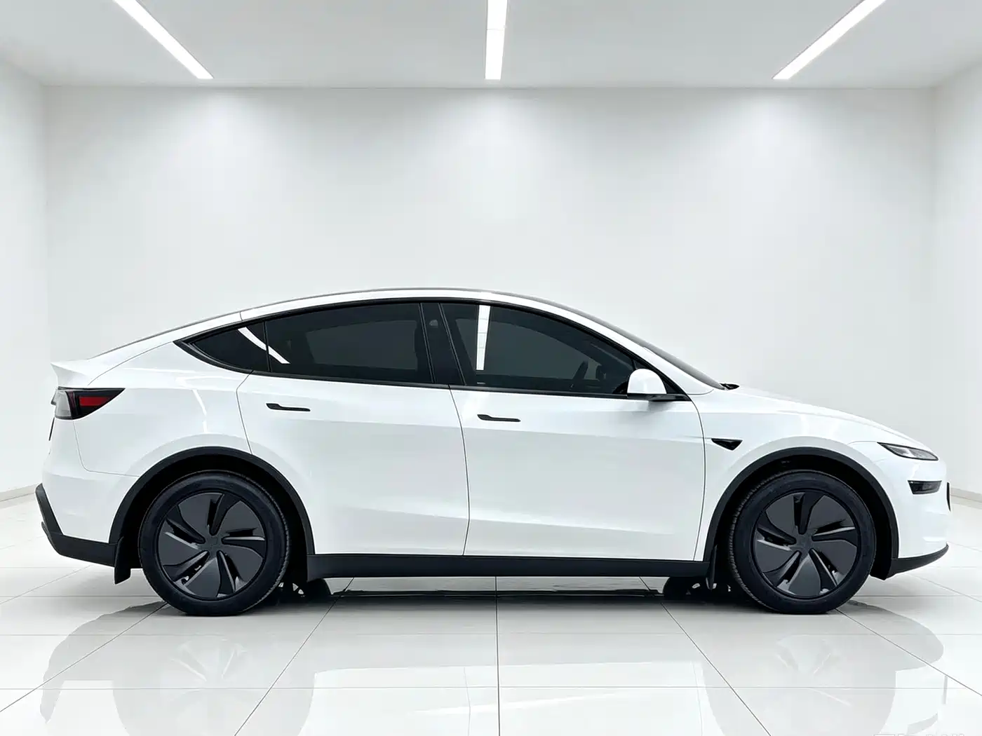 Tesla Model Y 2026 2025 Rear-Wheel Drive