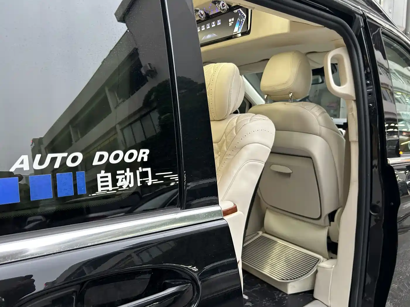 Mercedes-Benz V-Class 2021 V 260 L Long Wheelbase Luxury Edition фото 28