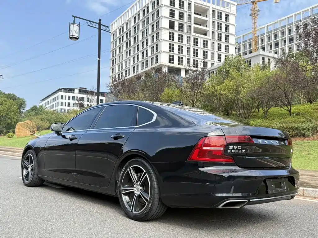 Фото 6 - Volvo S90