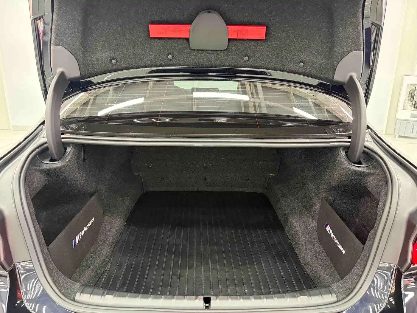 BMW 5 Series 2022 530Li Leading M Sport Package фото 21