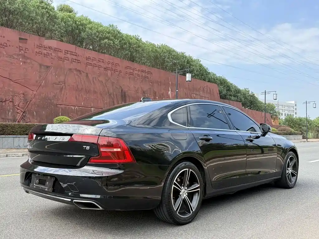 Фото 4 - Volvo S90