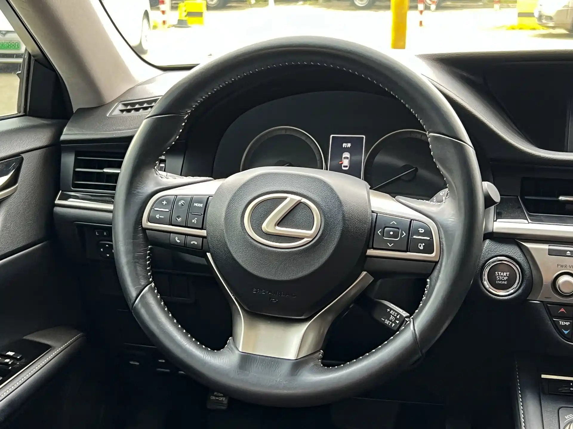 Фото 11 - Lexus ES