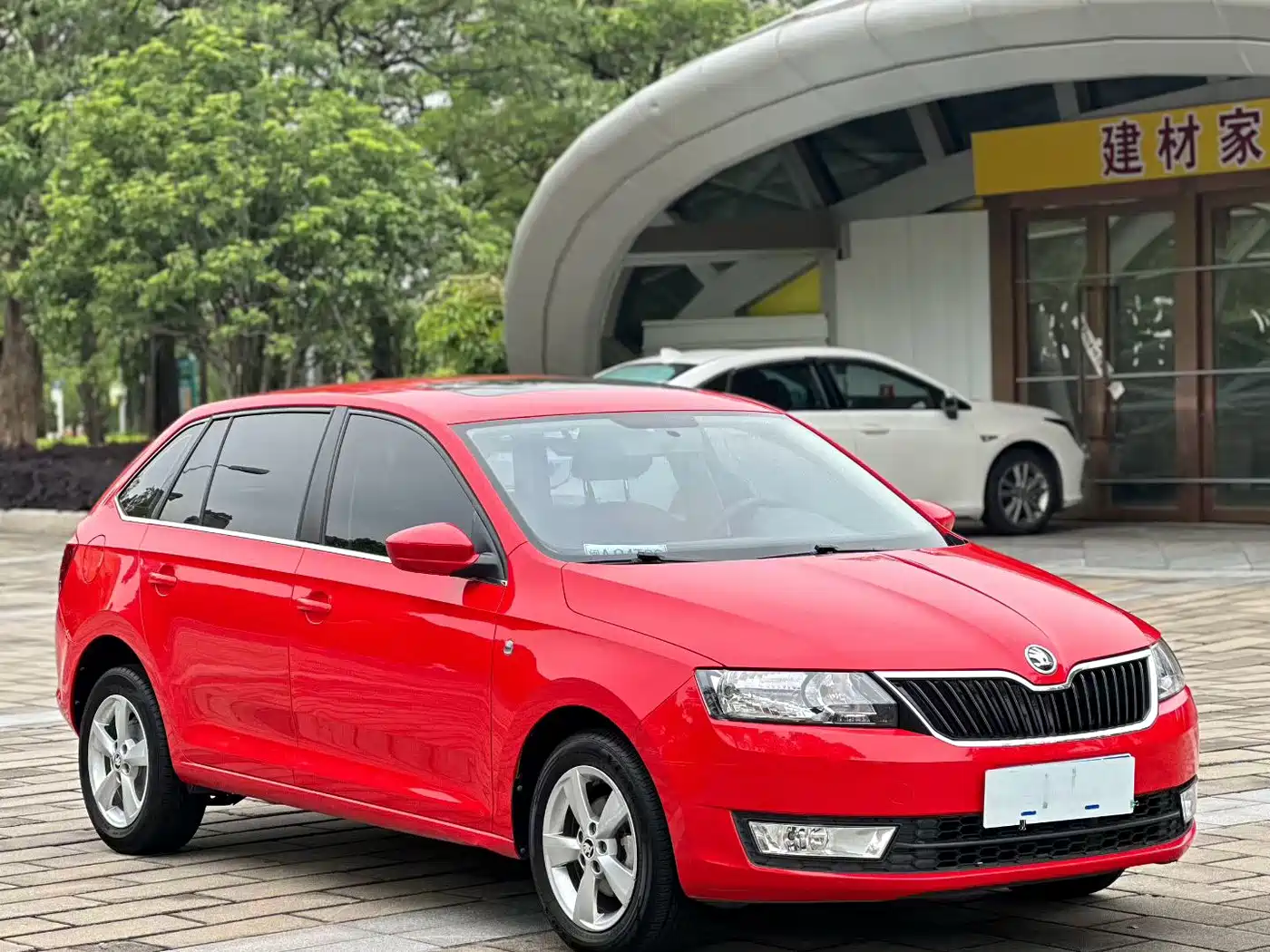 Škoda Skoda Rapid Spaceback 2016 Facelift 1.6L Automatic Innovation Edition фото 3