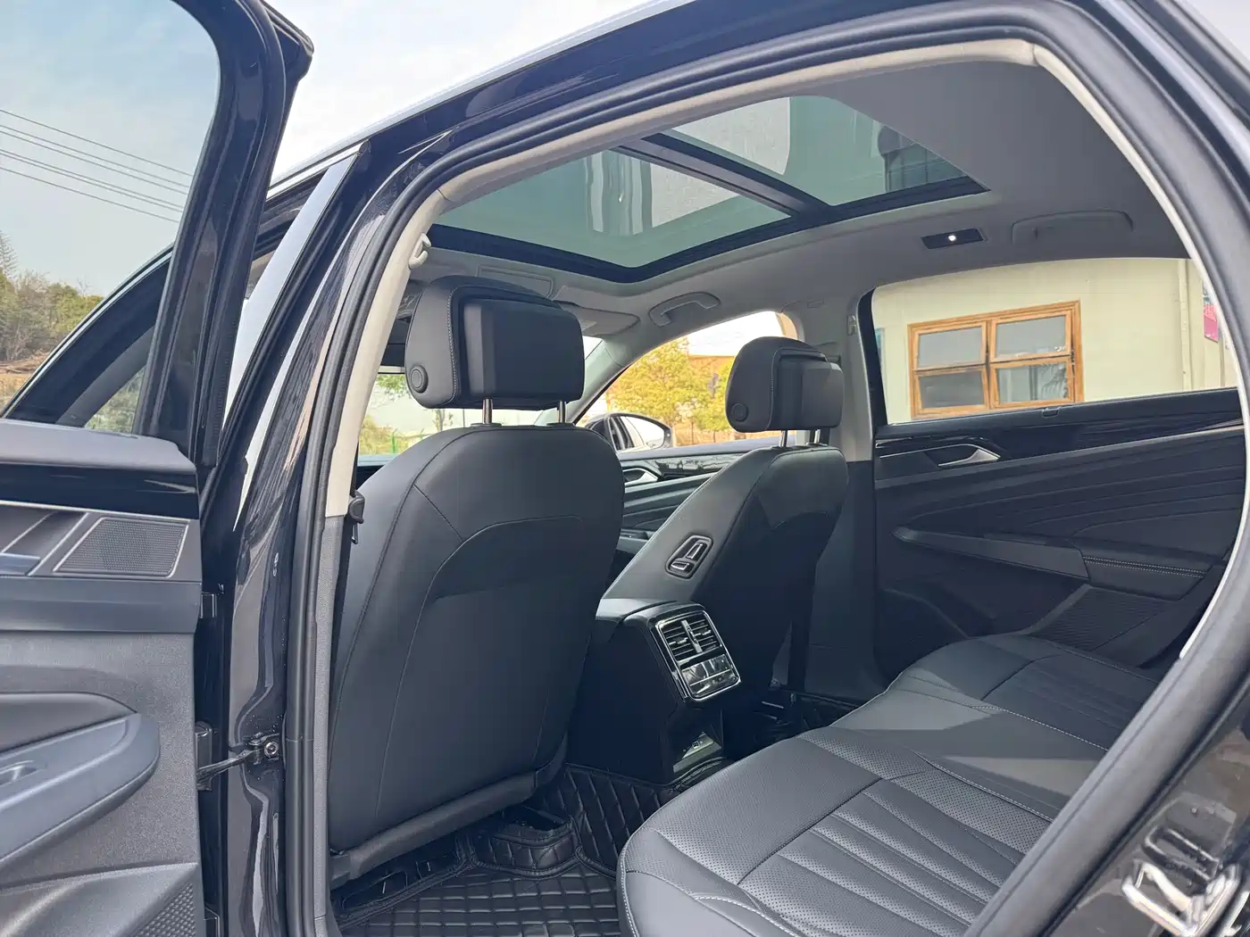 Volkswagen Passat 2025 Outstanding 380TSI Dragon Glory Edition фото 13