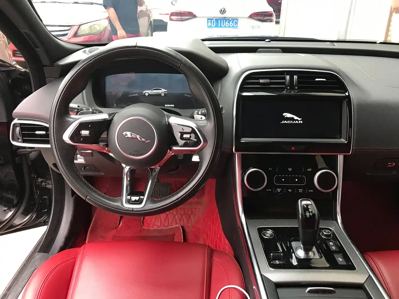 Фото 9 - Jaguar XEL
