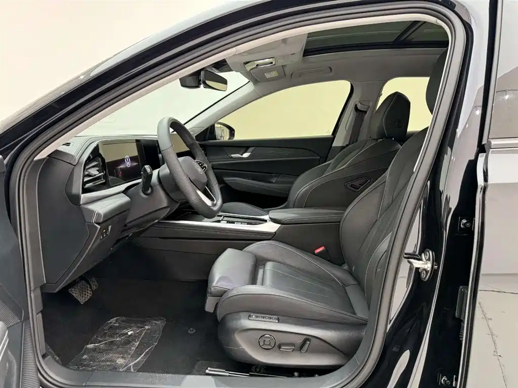 Volkswagen Passat 2025 Pro 380TSI Starlight Dragon Glory Edition фото 15