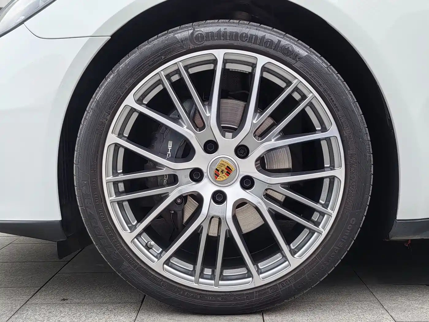 Porsche Panamera 2023 Facelift Panamera 4 Executive Long Wheelbase Platinum Edition 2.9T фото 9