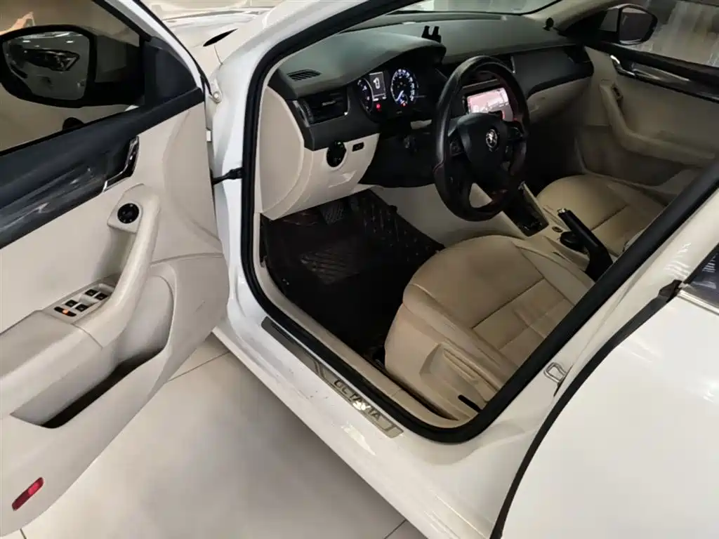 Škoda Octavia 2015 1.6L Automatic逸俊版 фото 16