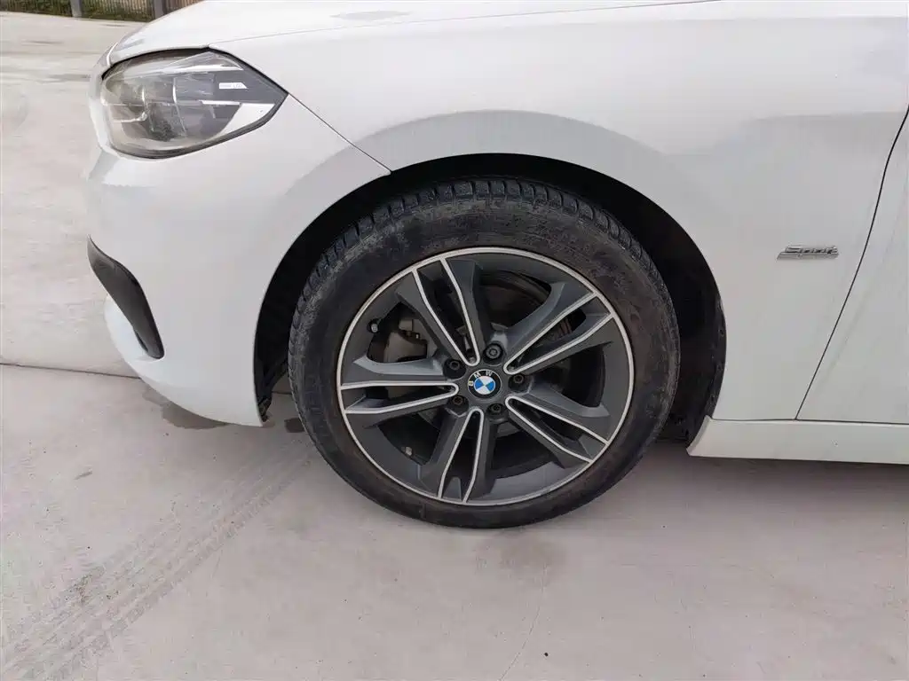 BMW 1 Series 2017 118i Sport фото 23