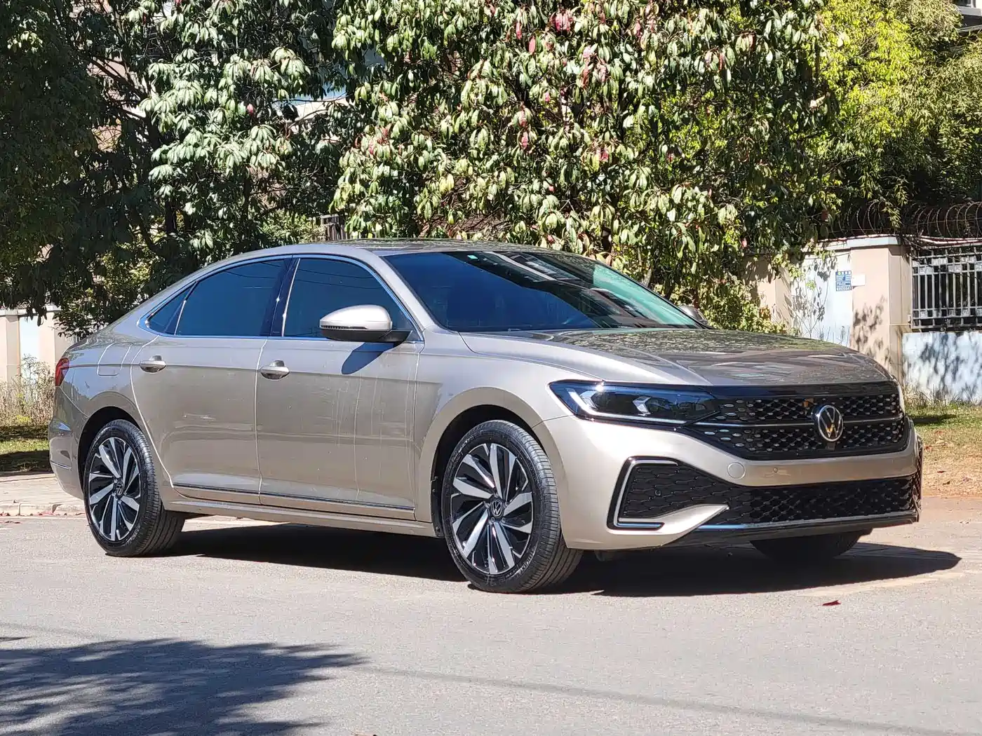 Volkswagen Passat 2022 330TSI Starlight Elite Edition фото 3