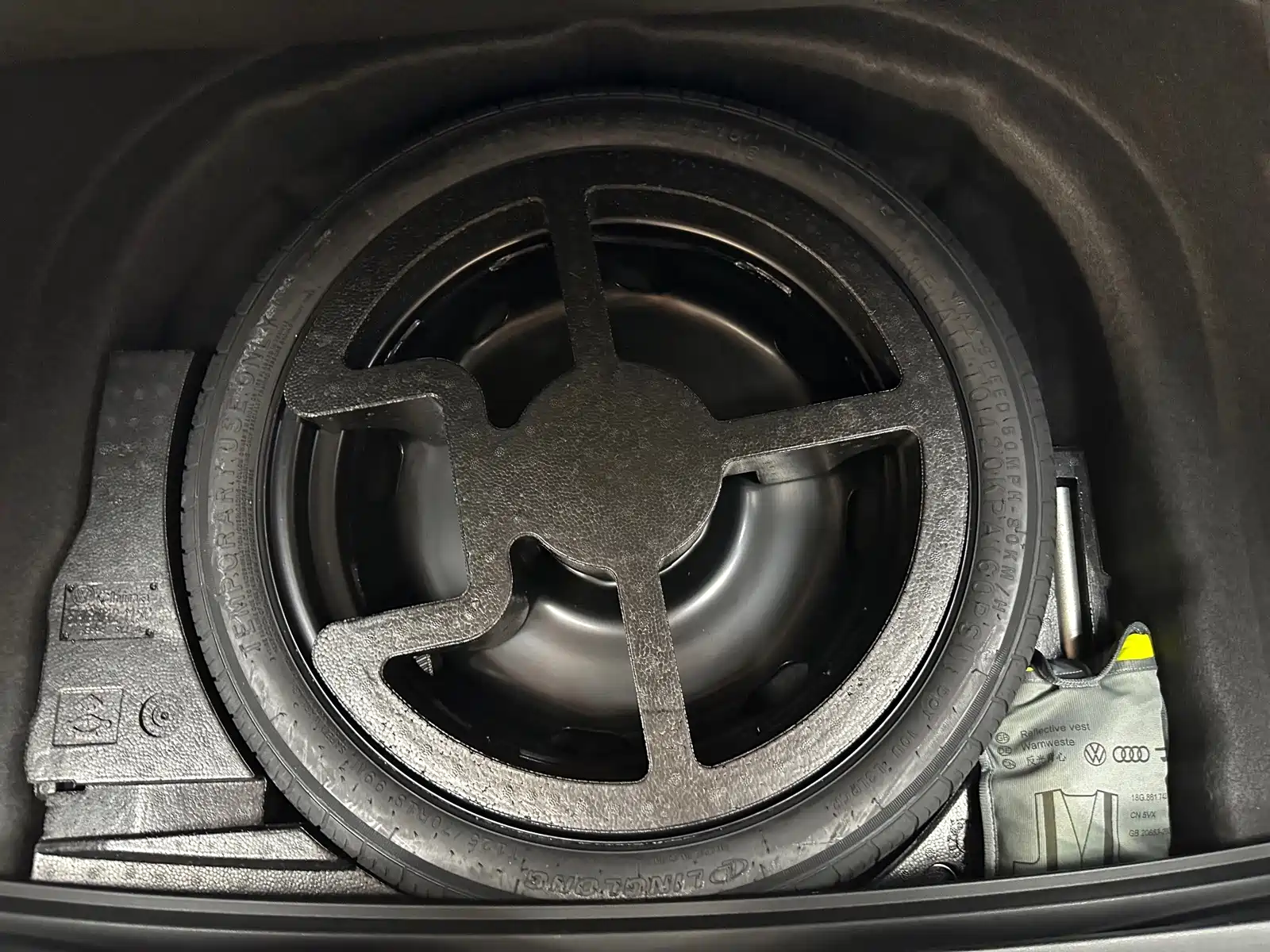 Фото 23 - Volkswagen Golf