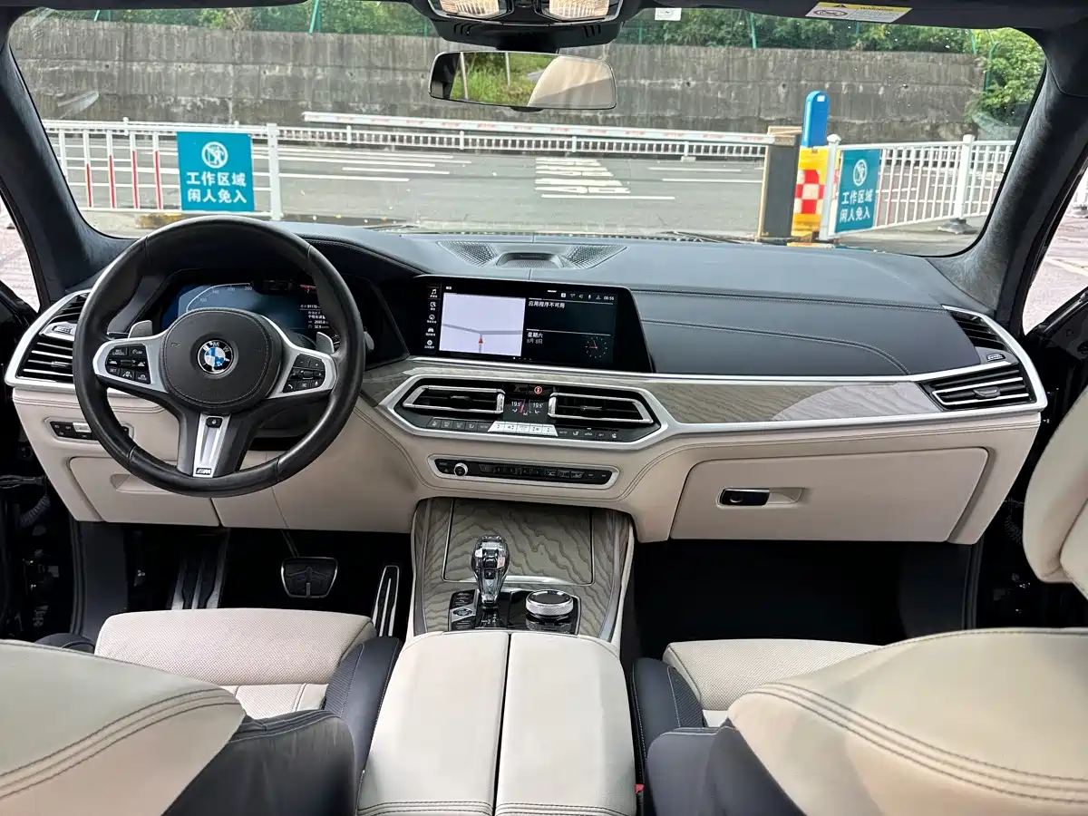 Фото 18 - BMW X7