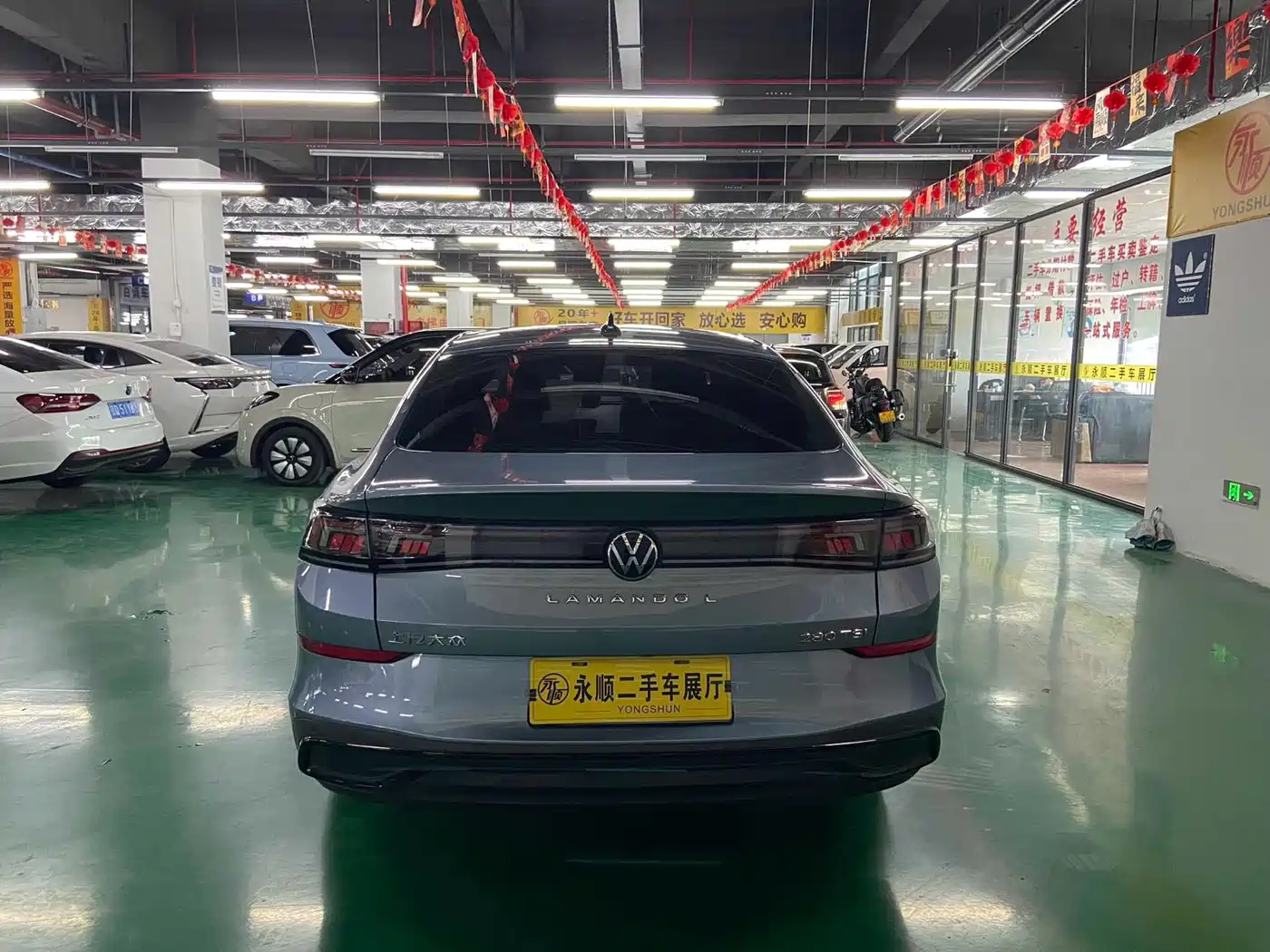 Photo 13 - Volkswagen Lamando