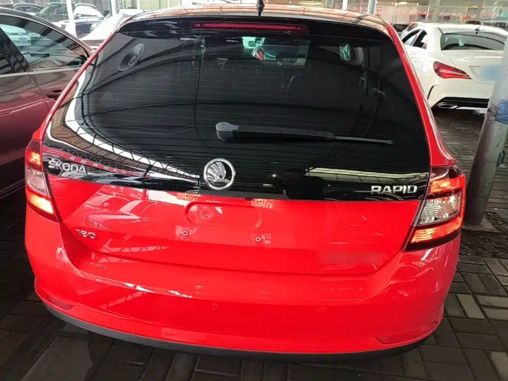 Škoda Skoda Rapid Spaceback 2016 Facelift 1.6L Automatic Smart Edition фото 6