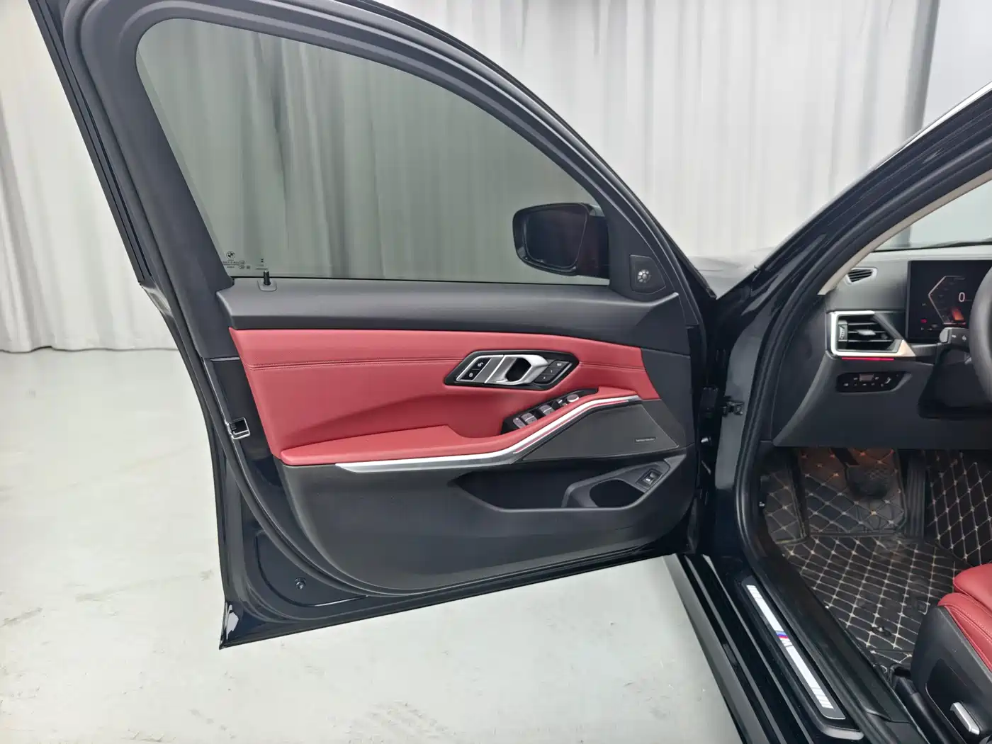 BMW 3 Series 2023 325Li M Sport Black Night Package фото 7
