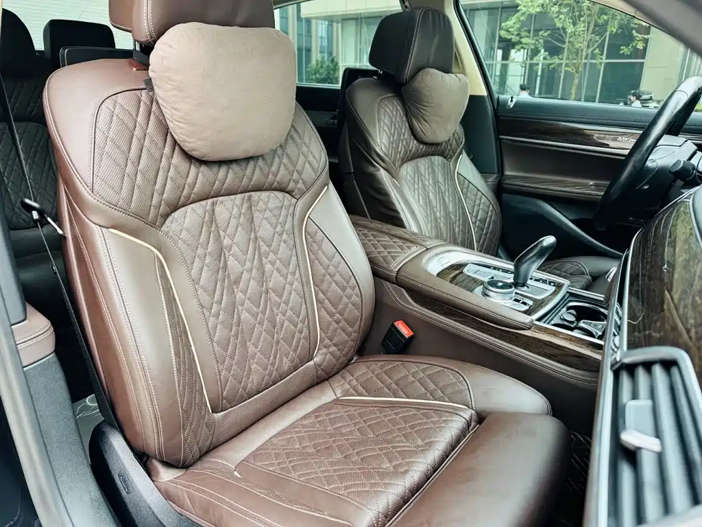 BMW 7 Series, миниатюра 7