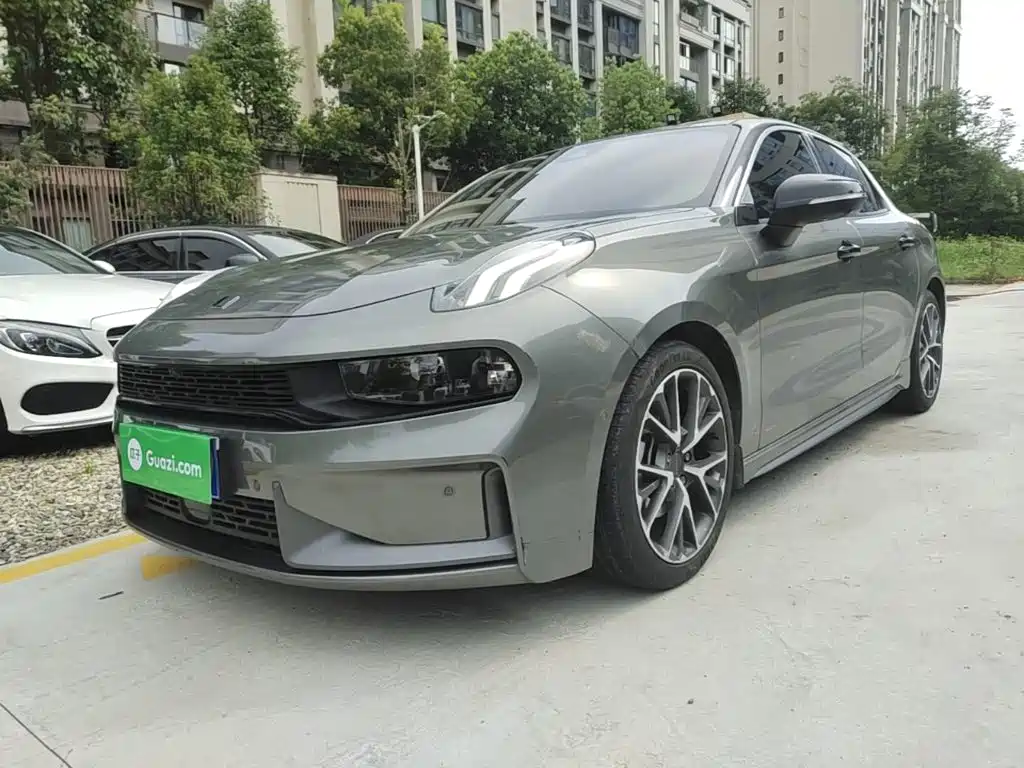 Фото 1 - Lynk & Co 03