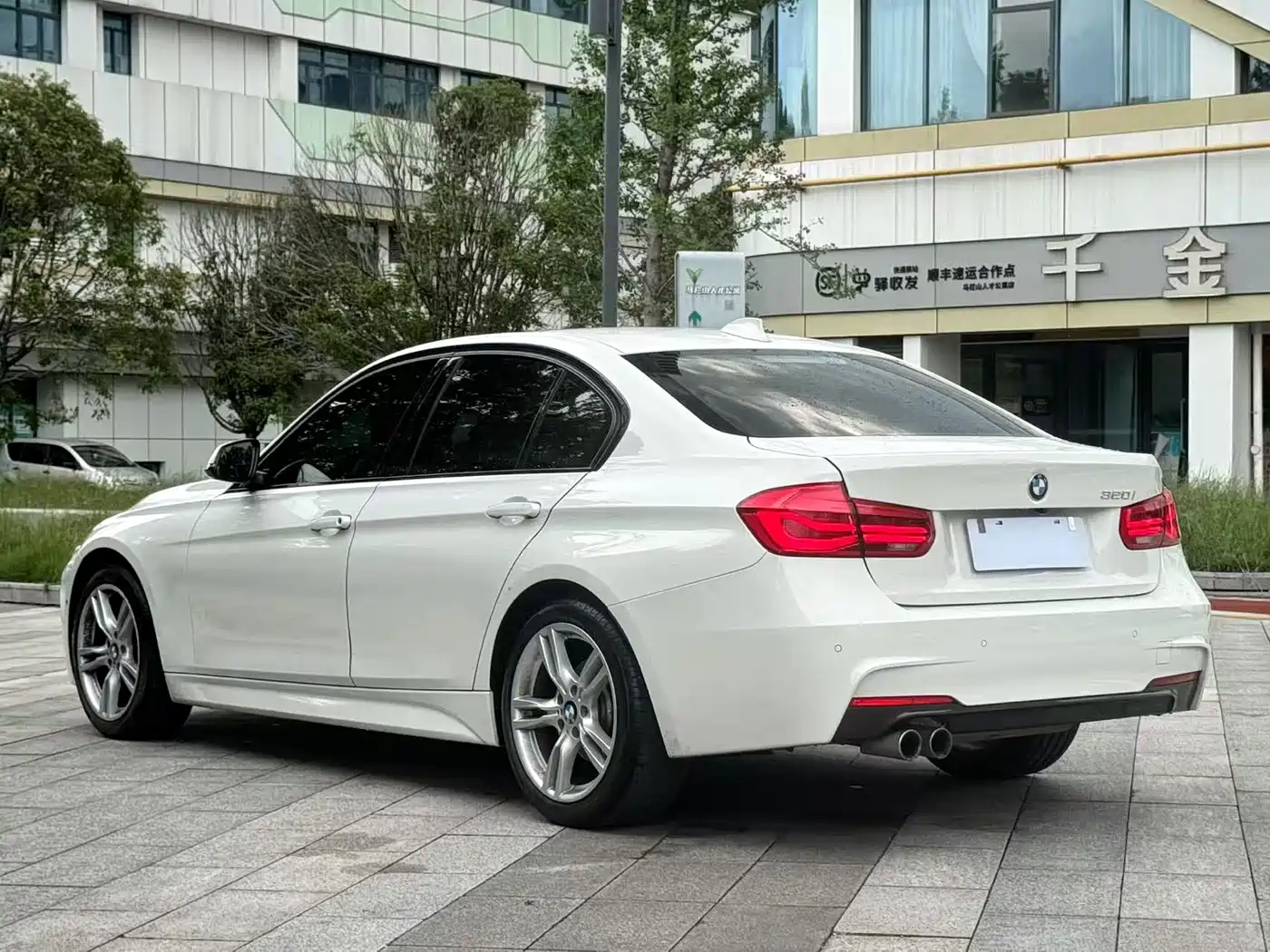 BMW 3 Series 2019 320i M Sport Package фото 9
