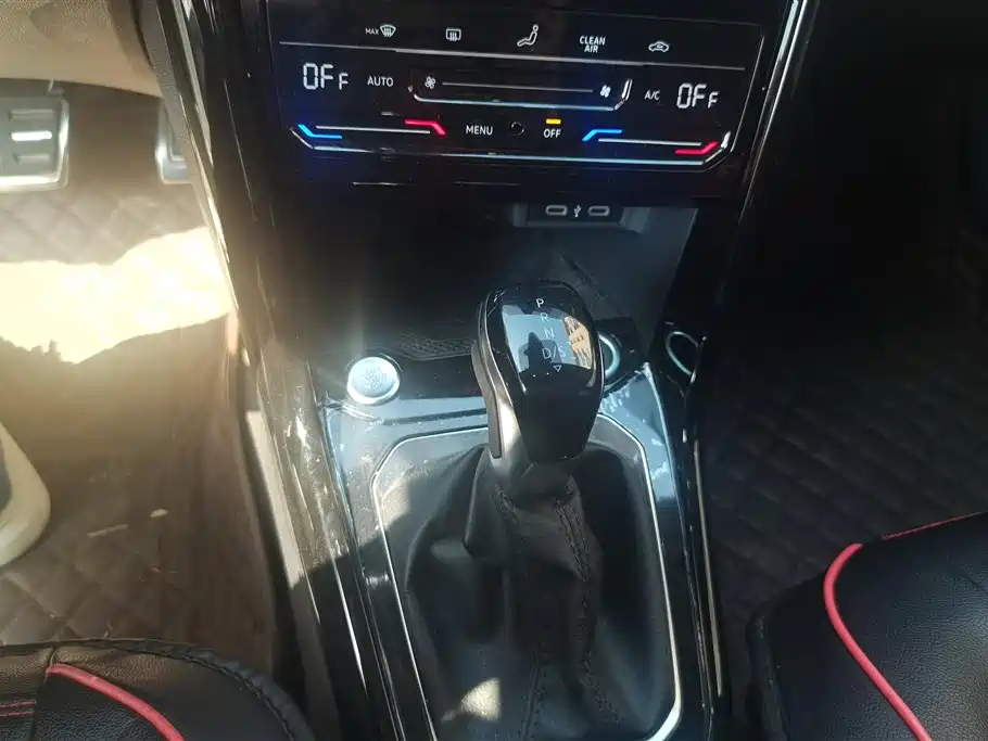 VOLKSWAGEN T ROC EXPLORING SONGS