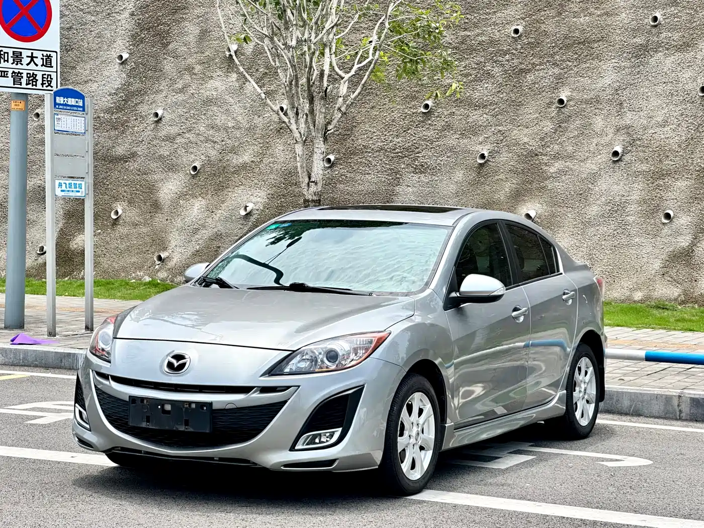 Mazda Mazda3 Axela 2013 2011 Sedan 2.0L Automatic Luxury