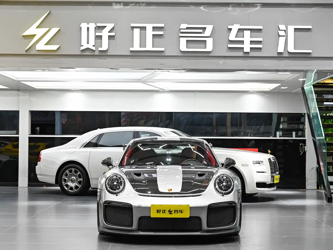 Porsche 911 2018 GT2 RS 3.8T фото 3