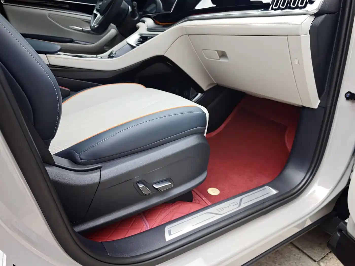 BYD Song PLUS PHEV 2024 Glory Edition DM-i 150km Flagship PLUS фото 18
