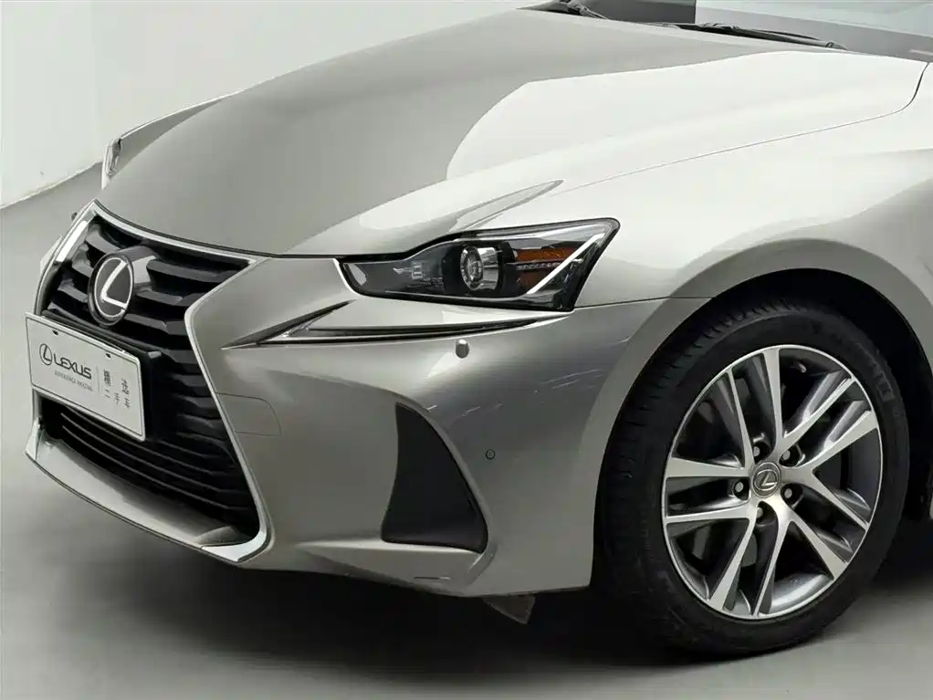 Lexus IS 2017 300 Leading Edition фото 11