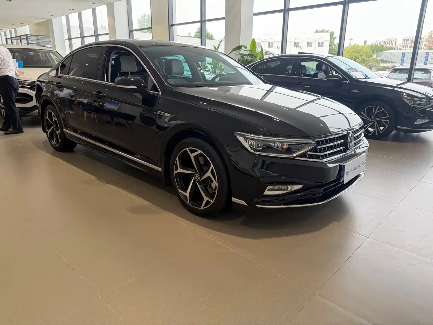 Volkswagen Magotan 2024 2 Million Units Public Sharing Edition 330TSI DSG Luxury фото 3