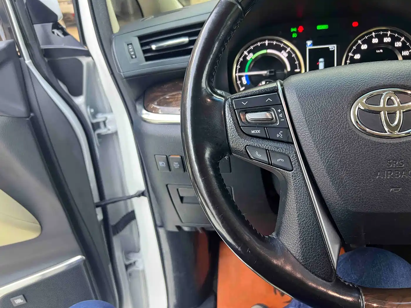 Toyota Alphard 2021 Hybrid 2.5L Luxury фото 12