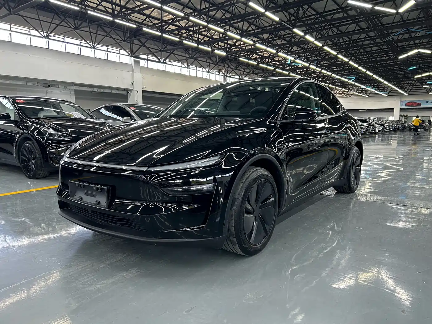 Tesla Model Y 2025 Long Range All-Wheel Drive