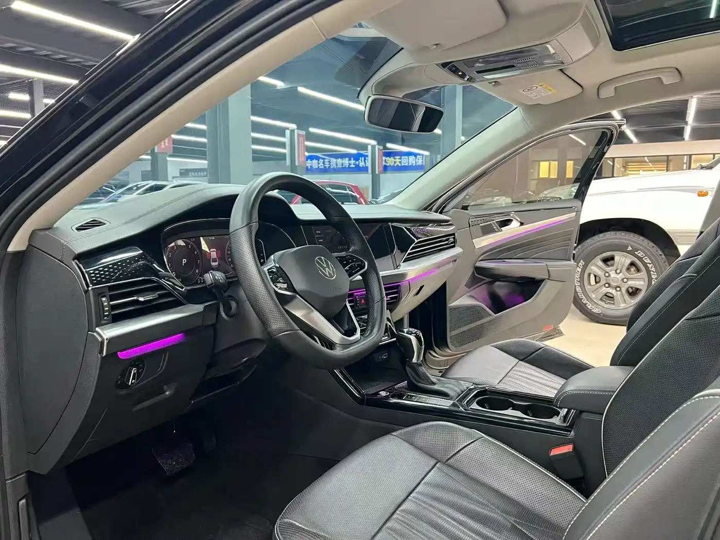 Volkswagen Passat 2022 330TSI Starlight Luxury Edition фото 5