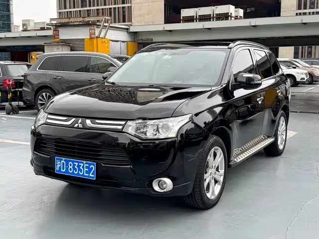  Mitsubishi Outlander (Import) 2014 2.4L 4WD Luxury Value Edition 7-seater