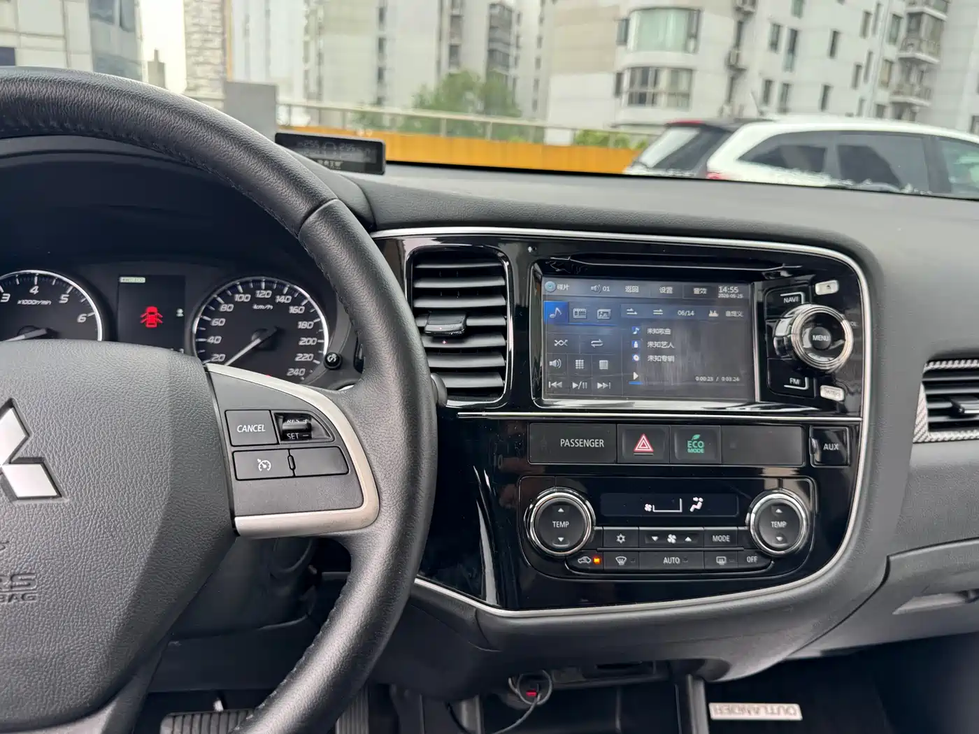 Mitsubishi Outlander (Import) 2014 2.4L 4WD Luxury Value Edition 7-seater фото 10