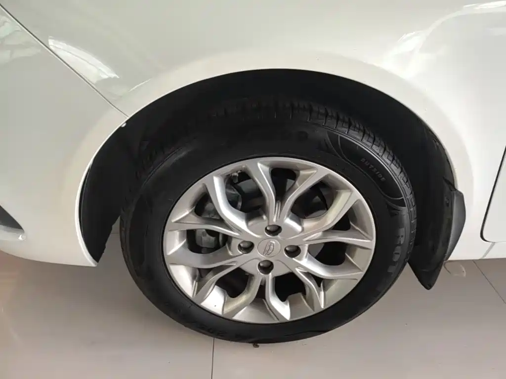 Фото 23 - Geely Vision